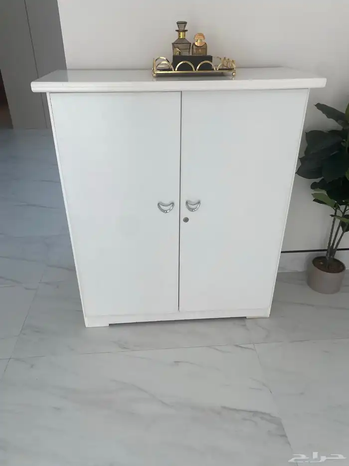 للبيع مرتبة بحالة جيدة مترين في مترين ودولاب أحذية 1