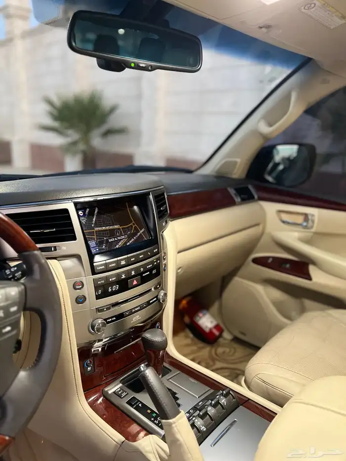 لكزس LX570 فل اوبشن DD بريمي 2013 قمة المظافة بريمي وكالة 24