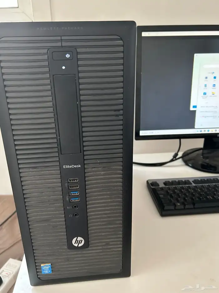 كنبيوتر بكامل اغراضه مع طوله وكرسي 2