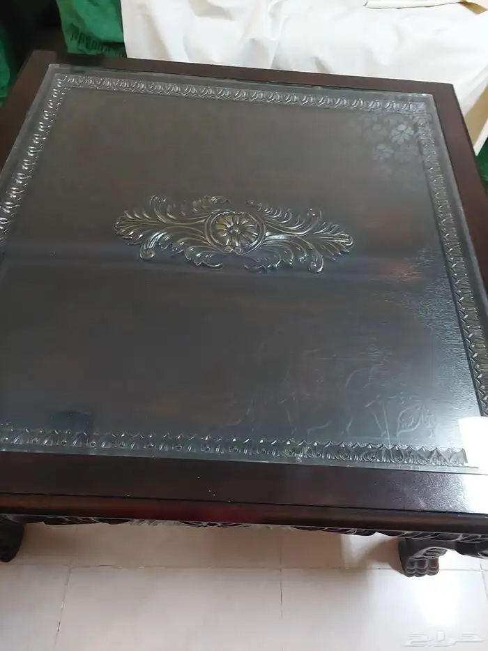 طاولة قهوة كبيرة مع طاولتين صغيرة 0