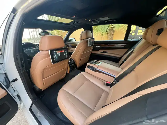 بي ام دبليو 750Li 2014 (بحالة ممتازة) 13