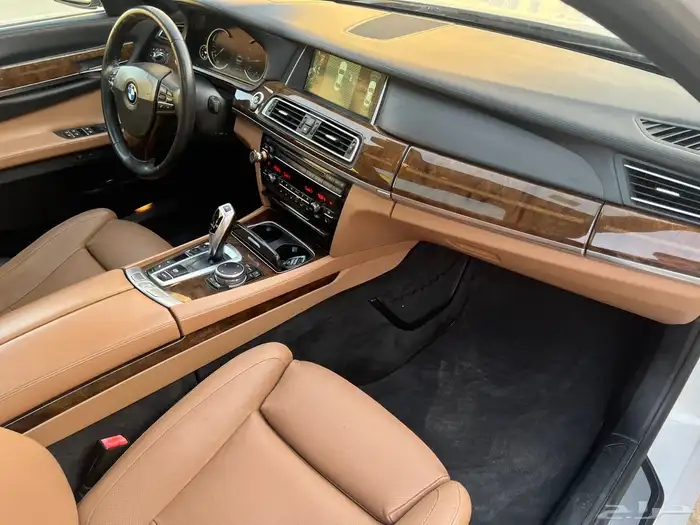 بي ام دبليو 750Li 2014 (بحالة ممتازة) 15