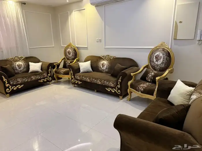 كنب نظيف للبيع بسعر مناسب 1