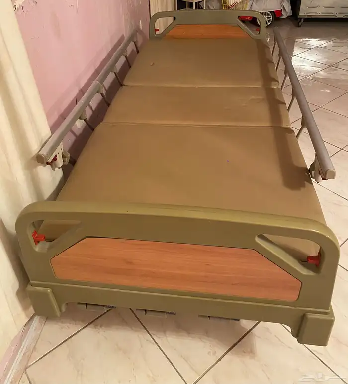 سرير طبي يدوي مع مرتبه 0