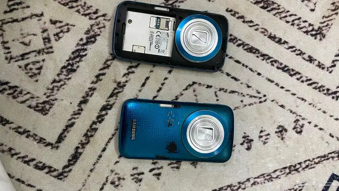 للبيع جوالات قديمه تحتاج شاشات جوالs4 0