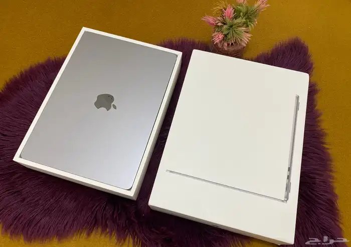 ماك بوك ايو m2 شبه جديد وباقي بالضمان 1