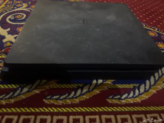 سوني 4 مع يد وجميع اغراضه و شريط فيفيا وبلاك كوبس وسيارت 0