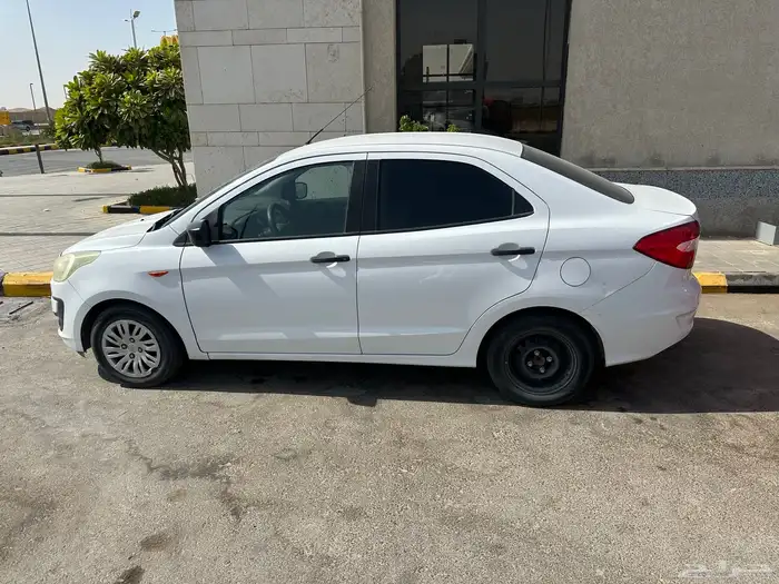 للبيع سيارة فيجو فورد 2019 4