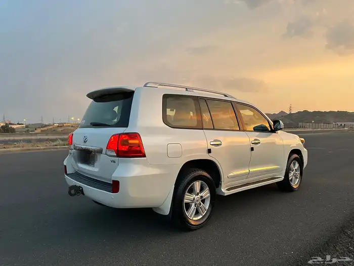 للبيع جيب لاندكروزر V8. GXR مديل 2013 6