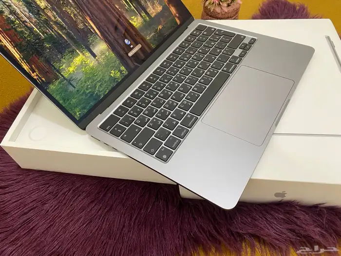 ماك بوك ايو m2 شبه جديد وباقي بالضمان 13