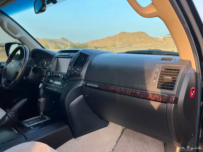 ((تم البيع)) لاندكروزر2011ستيني مخزن 75