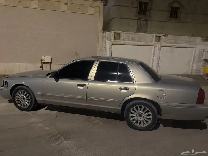 الموديل 2006 اللون ذهبي المسافه ماعلم عنه طافي العداد 10