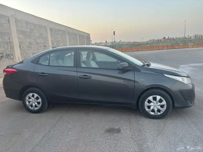 يارس مديل 2019 رصاصى غامق 6