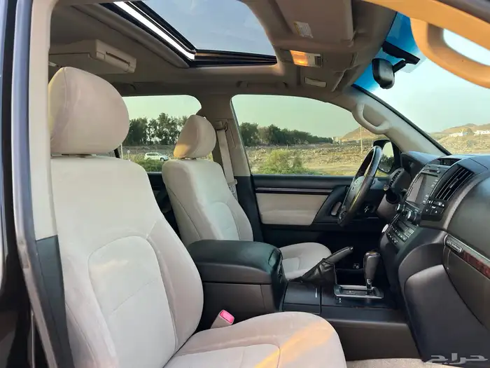 ((تم البيع)) لاندكروزر2011ستيني مخزن 76