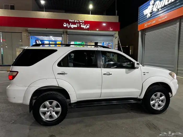 فورتشنر ابيض 2011 ستة سلندر 17