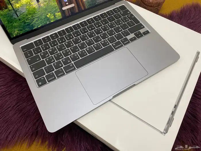ماك بوك ايو m2 شبه جديد وباقي بالضمان 10