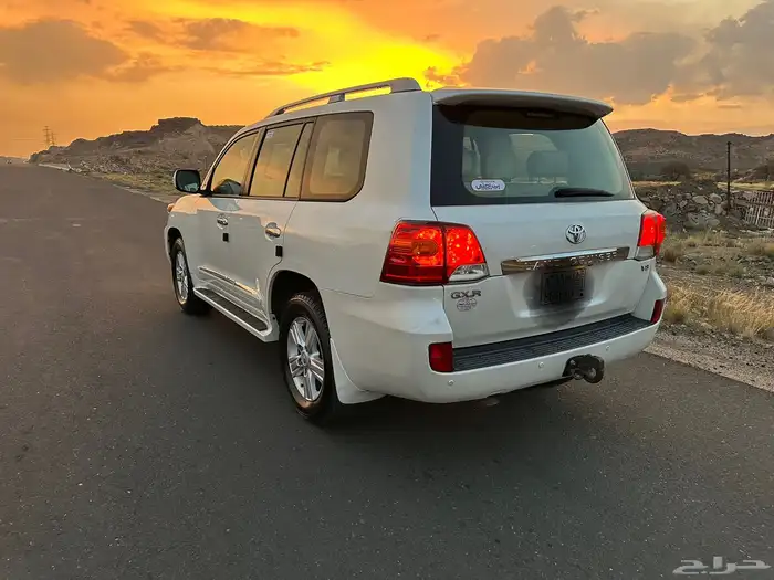 للبيع جيب لاندكروزر V8. GXR مديل 2013 5