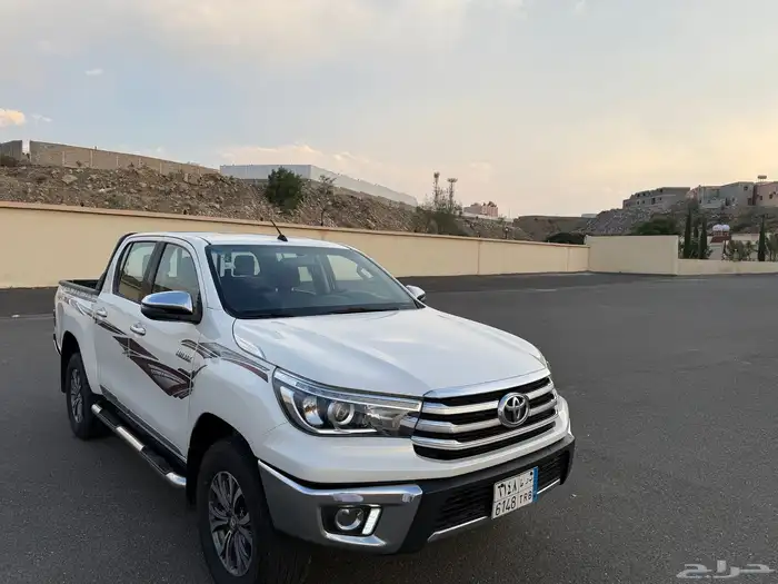 تويوتا هايلوكس 2019 فل كامل دبل بنزين مخزن عداد 83 الف 4