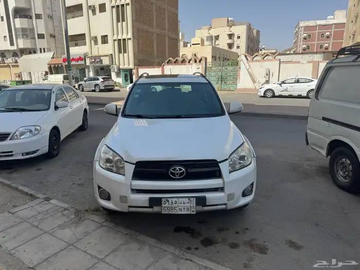 للبيع تويوتا راف فور 2011 فل كامل 4
