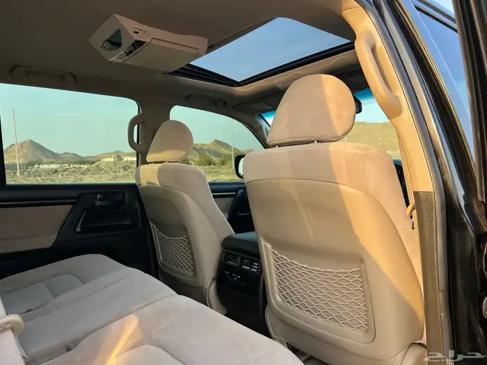 ((تم البيع)) لاندكروزر2011ستيني مخزن 73