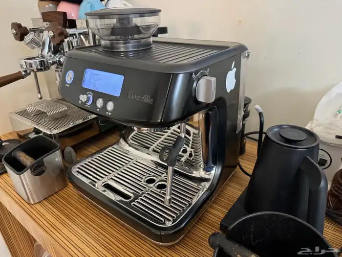 مكينة Breville Barista Pro بحالة ممتازة   كامل الملحقات 0
