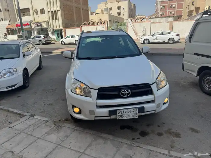 للبيع تويوتا راف فور 2011 فل كامل 3