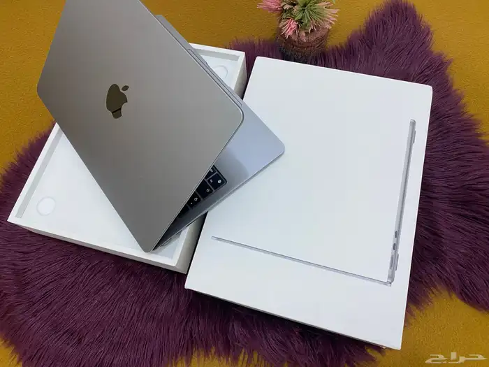 ماك بوك ايو m2 شبه جديد وباقي بالضمان 17
