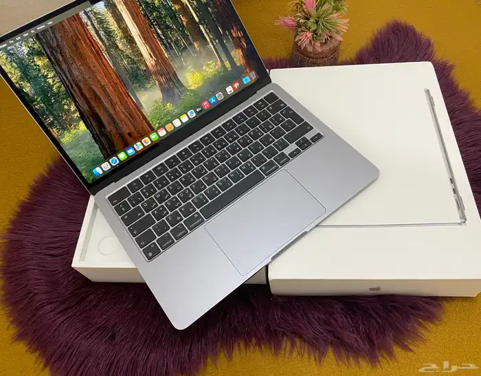 ماك بوك ايو m2 شبه جديد وباقي بالضمان 18