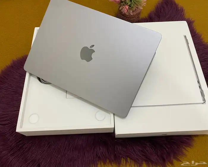 ماك بوك ايو m2 شبه جديد وباقي بالضمان 16