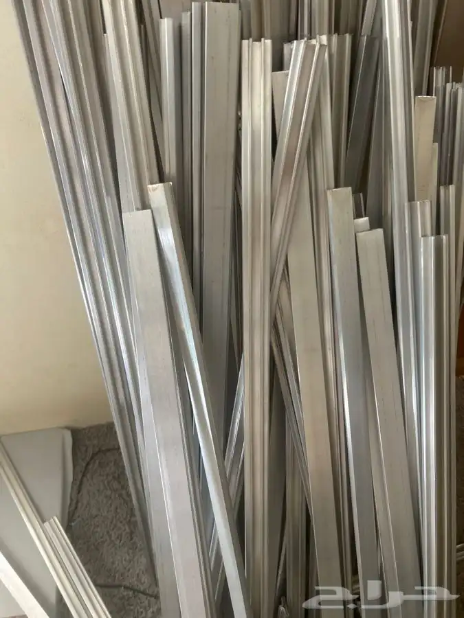 قطع المنيو بطول متر حديد والمنيوم الكميه كبيره 1