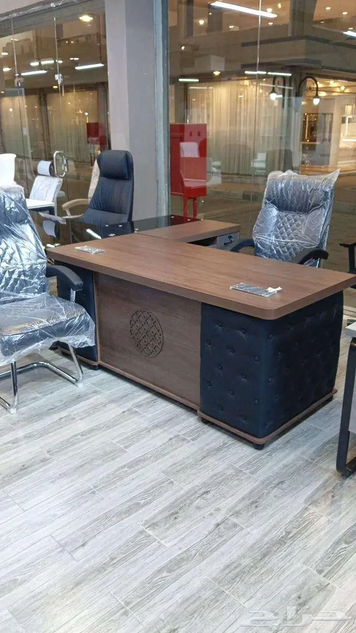 اثاث مكتبي مكاتب مودرن فخم مكتب كلاسك جلد حق مدير مقاس وسط 0