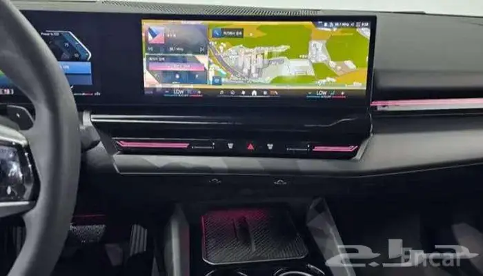 بي ام دبليو الفئة الخامسة BMW 5 Series 520i 2024 12