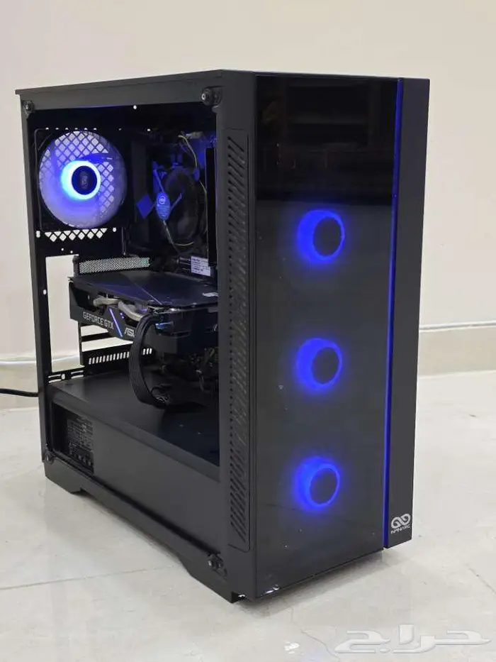 كمبيوتر ألعاب مع شاشة PC 4