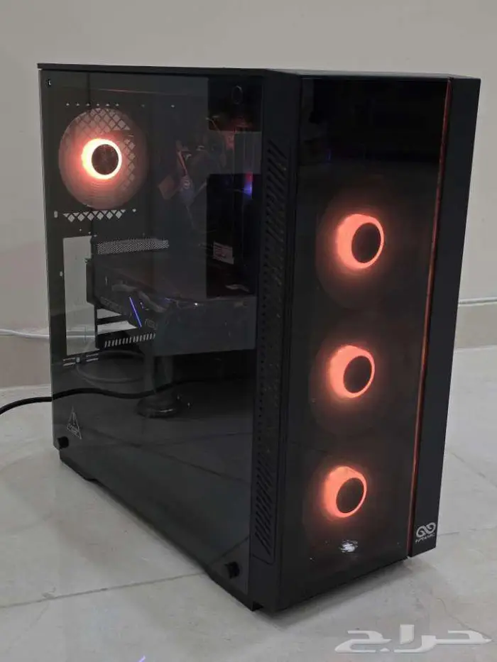 كمبيوتر ألعاب مع شاشة PC 3