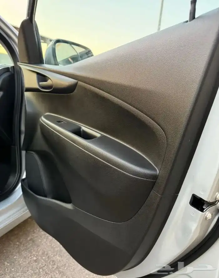 للبيع اسبارك فضي 2019 6