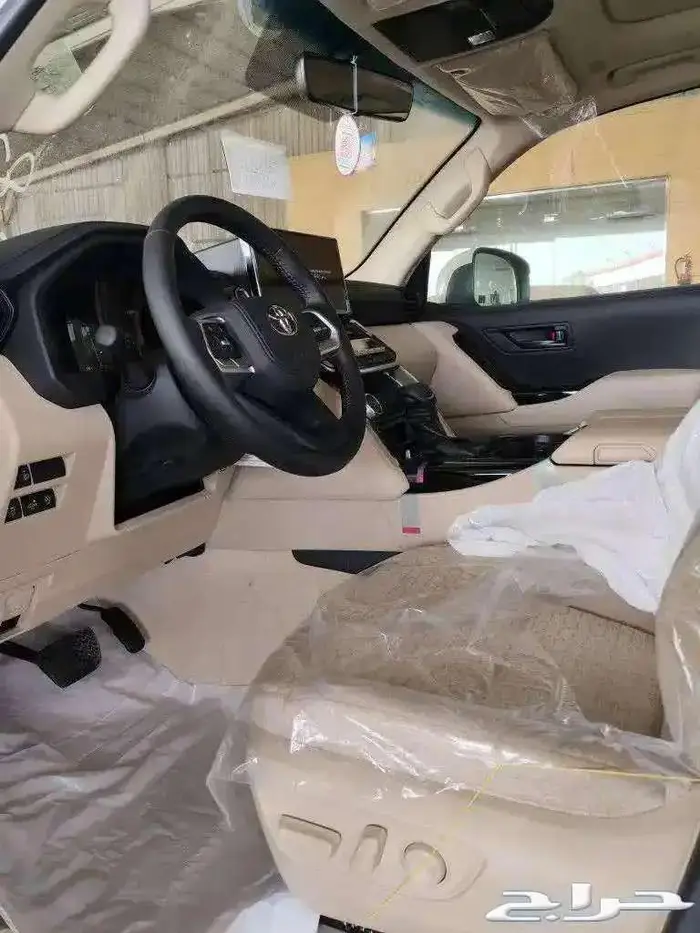 لاندكروزر جي اكس ار بنزين L2 أسود سعودي 2025 متوفر لدى الحسن 5