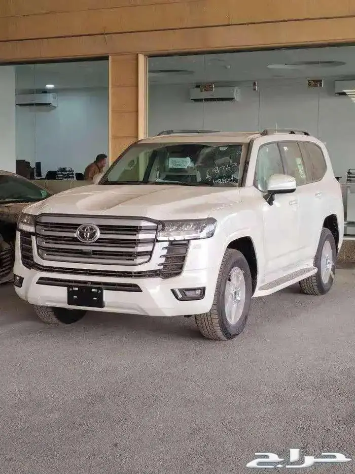 لاندكروزر جي اكس ار بنزين L2 أسود سعودي 2025 متوفر لدى الحسن 0