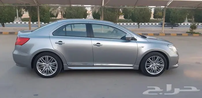 للبيع سوزوكي كيزاشي فل كامل موديل 2015 نظيفة جدا 8