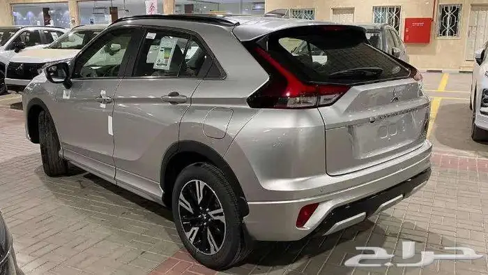 ميتسوبيشي اكليبس كروس نص فل موديل 2025 3