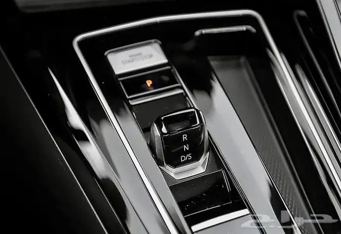 للبيع Volkswagen - R جولف موديل 2025 اصفار وارد كندا 6