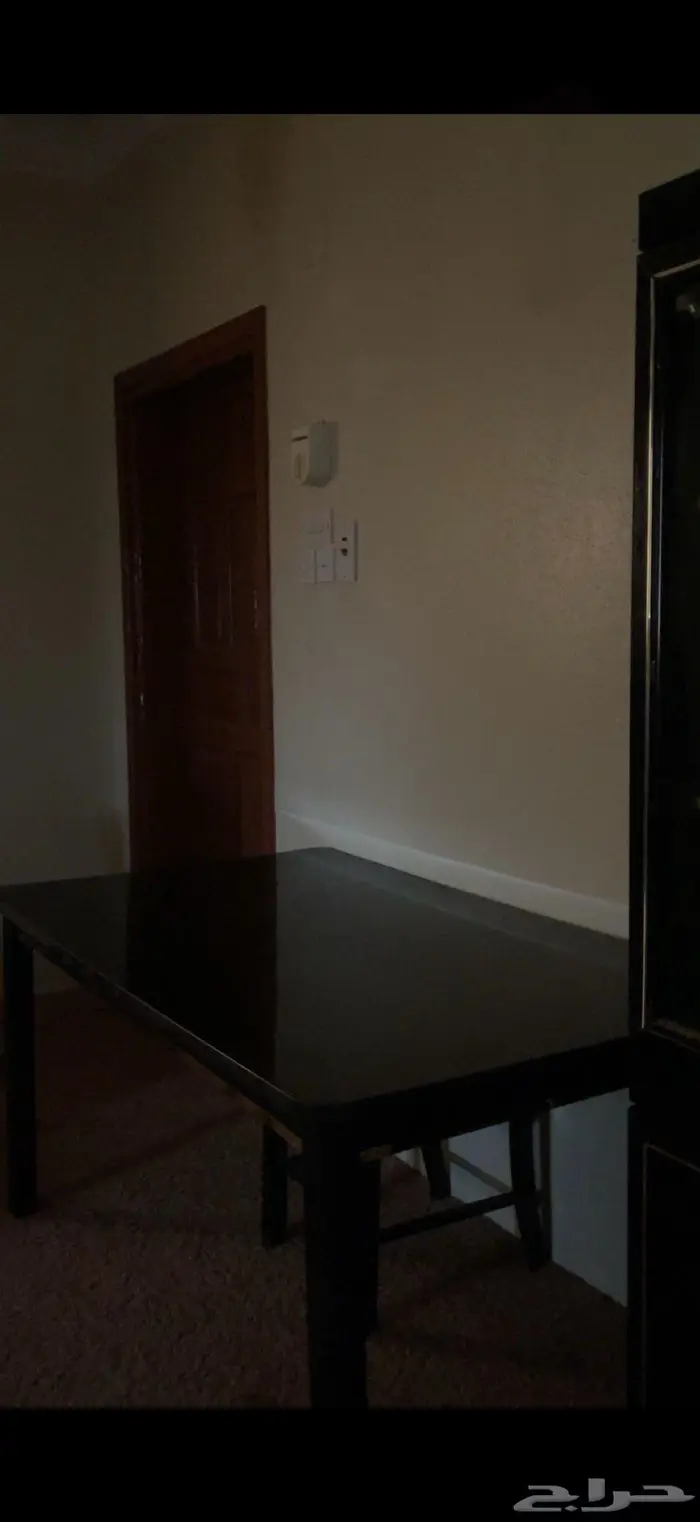 دولاب تخزين مع طاولة طعام كبيرة 2