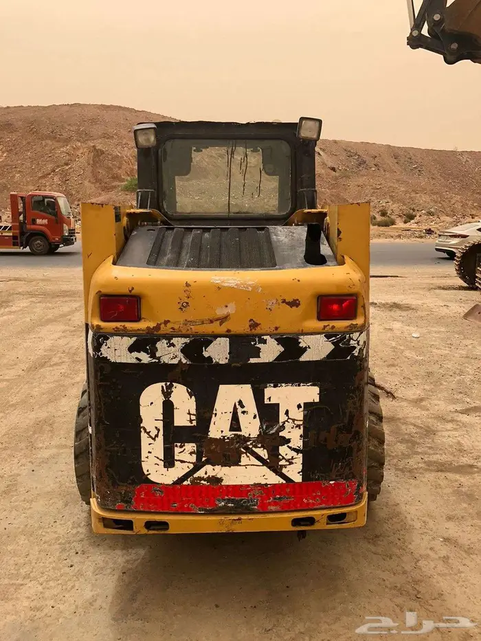 تم البيع بوبكات كتربلر 216 موديل 2006 معرض رواد المعدات 3