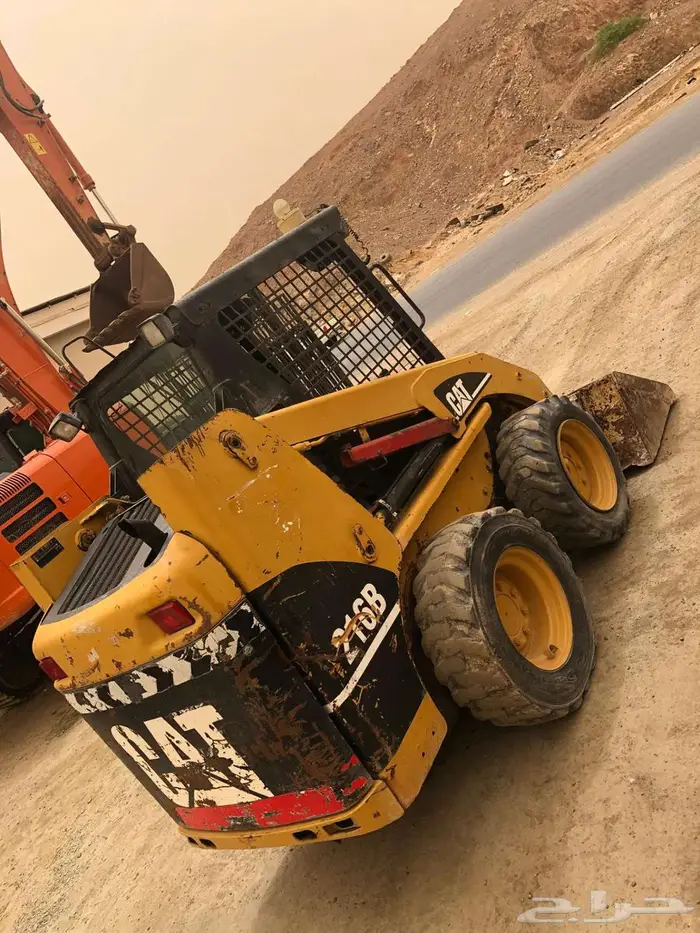 تم البيع بوبكات كتربلر 216 موديل 2006 معرض رواد المعدات 2