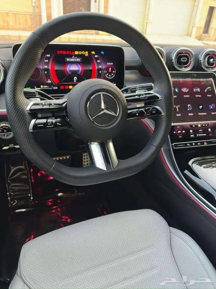 مرسيدس C300e 2023 شبه جديد 14