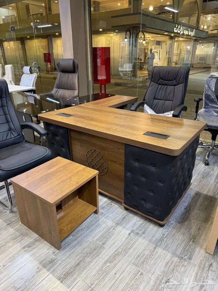 اثاث مكتبي مكاتب مودرن فخم مكتب كلاسك جلد حق مدير مقاس وسط 2