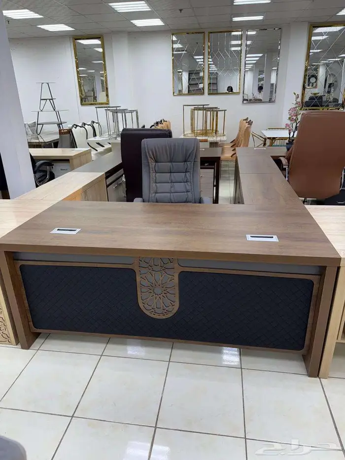 اثاث مكتبي مكاتب مودرن فخم مكتب كلاسك جلد حق مدير مقاس وسط 3