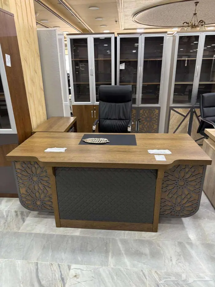 اثاث مكتبي مكاتب مودرن فخم مكتب كلاسك جلد حق مدير مقاس وسط 4