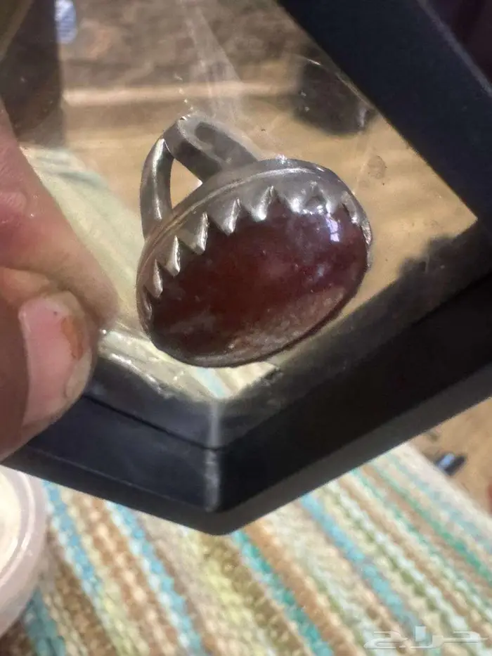 خانم فضة تفصيل المصمم عدنان الشريف عقيق كبدي خام نادر 4