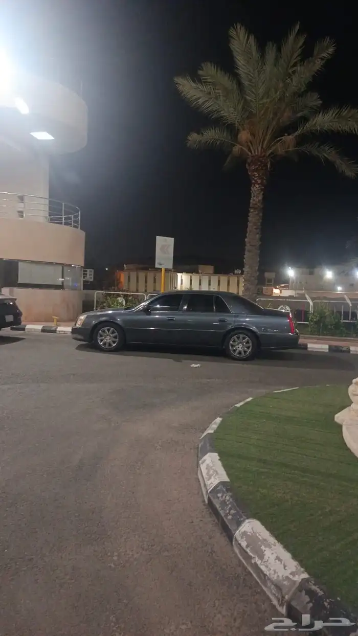 كاديلاك DTS 2011 6