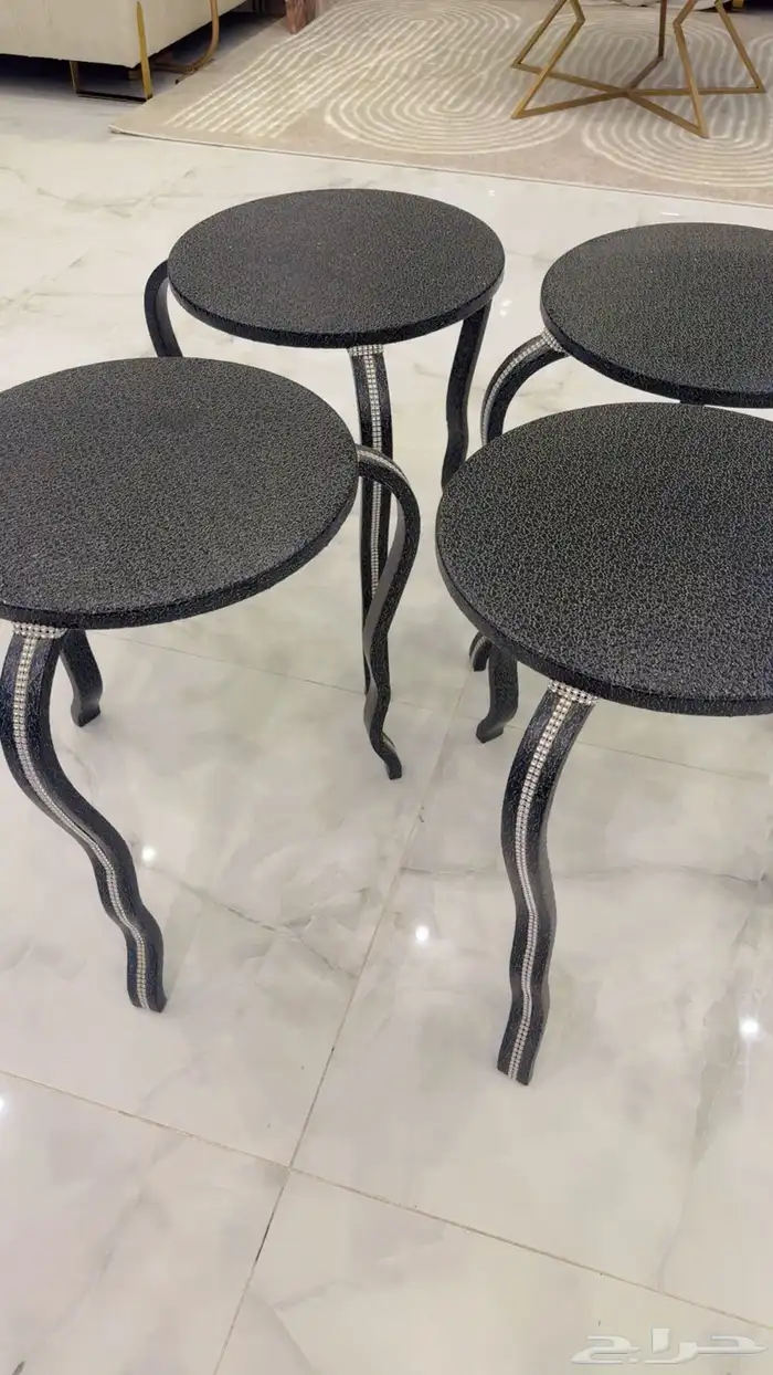 طاولات للبيع 0